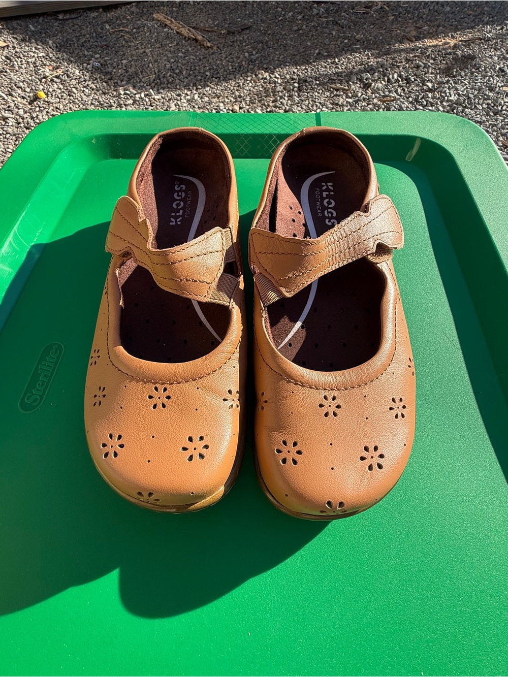 Klogs Women’s 7.5Tan Brown Mary Jane Shoes with Floral Cutouts